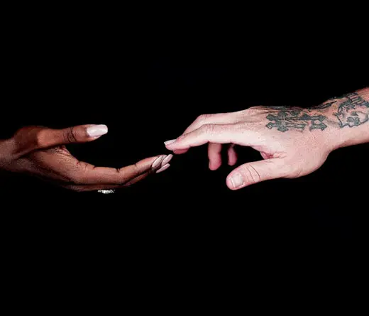 Selena Gmez, Juanes, Pink, Gwen Stefani y 20 artistas homenajean a las vctimas de la Masacre de Orlando en Hands.